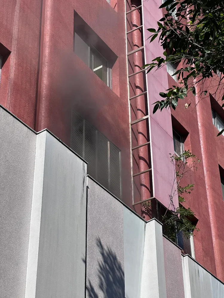 師大綜合大樓火警。讀者提供