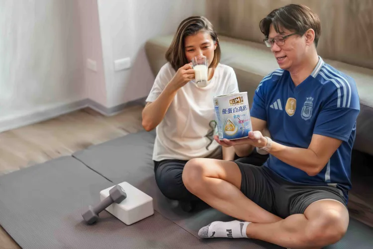 克寧優蛋白高鈣營養配方全新上市，各大指定通路限時買一送一。業者提供