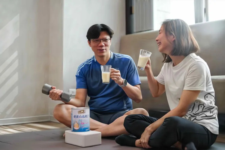 嚴選美國FDA和歐盟雙許可原料+潔淨標章評鑑，「克寧優蛋白高鈣營養配方」營養好喝又安心。業者提供