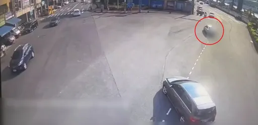 三岔路口突冲对向!基隆男逆撞等红灯3车 惊悚瞬间曝光