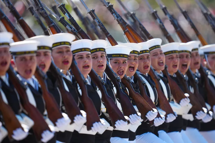 智利海軍的女兵英姿颯爽。美聯社