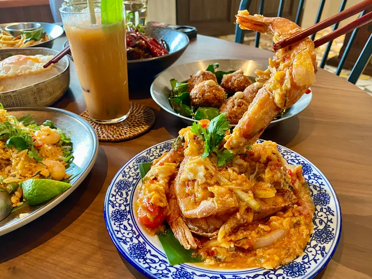 靈感來自新加坡辣椒蟹的「暹羅酸辣蝦」，以更方便食用的大蝦呈現。莊瑋琪攝