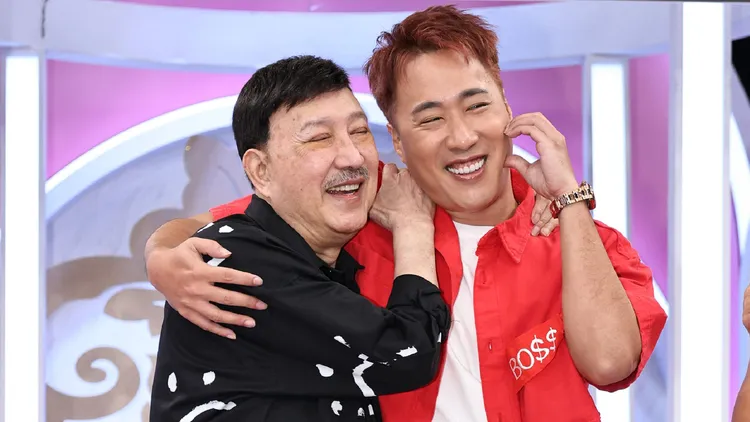 余天（左）昨為兒子余祥銓主持的《大老闆聯盟》站台。攝影中心攝