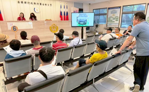 6年中古小貨車出價21次15萬拍定 士林分署拍賣超級夯