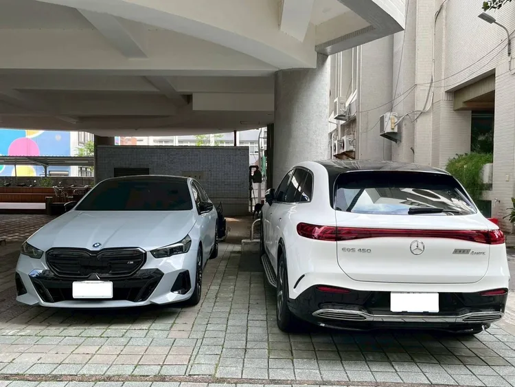 洗錢集團經手51億餘元，公司查扣的豪車、名牌包、名錶及現金等價值就上億元。翻攝照片