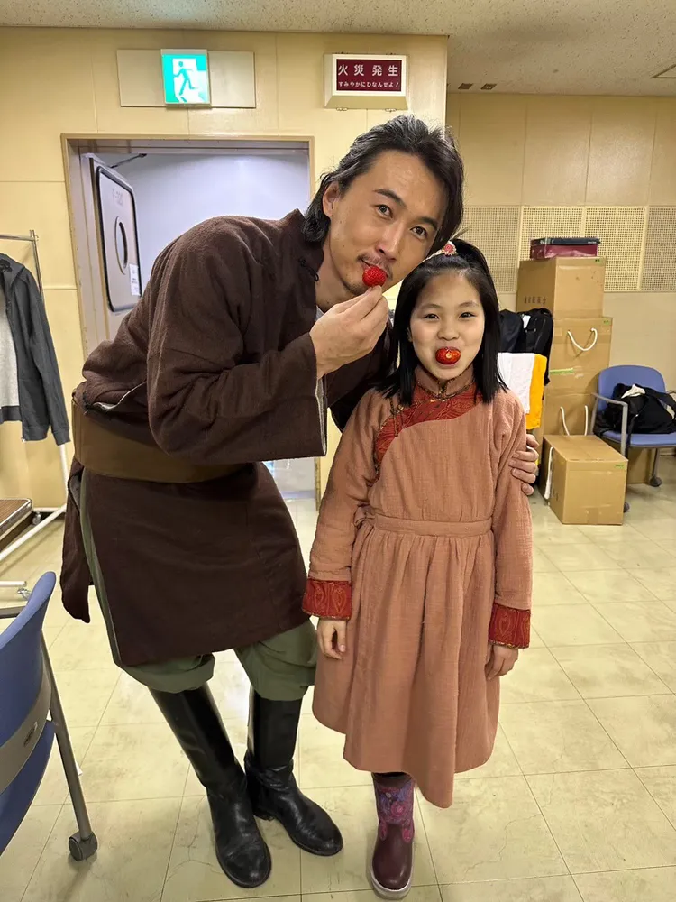 劇中的帕魯加共和國少女賈敏原本由蒙古童星（圖）飾演，續集換成日本童星演出。翻攝tbs_vivant IG