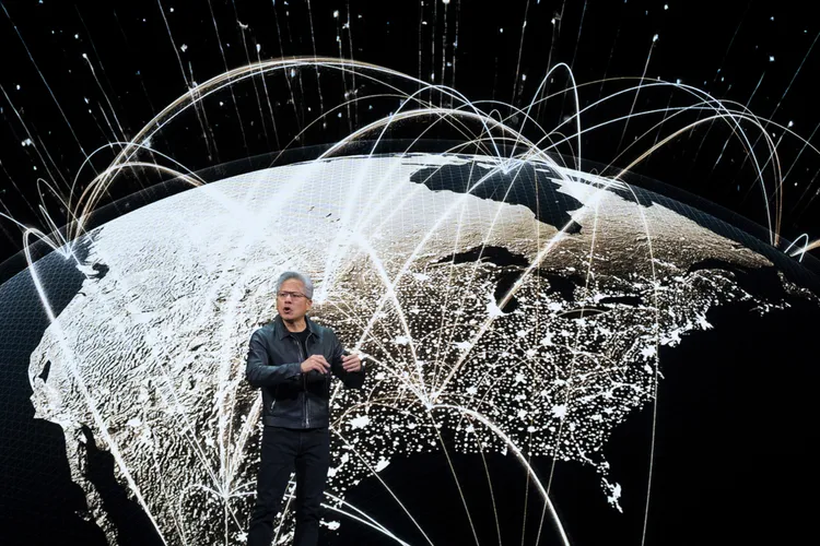 辉达创办人黄仁勋宣布,辉达携手美能源部,打造7座AI超级电脑,引领全球科技革命。美联社