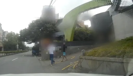 信義警埋伏逮20歲車手　赫見「男男」走出摩鐵一併抓到通緝犯