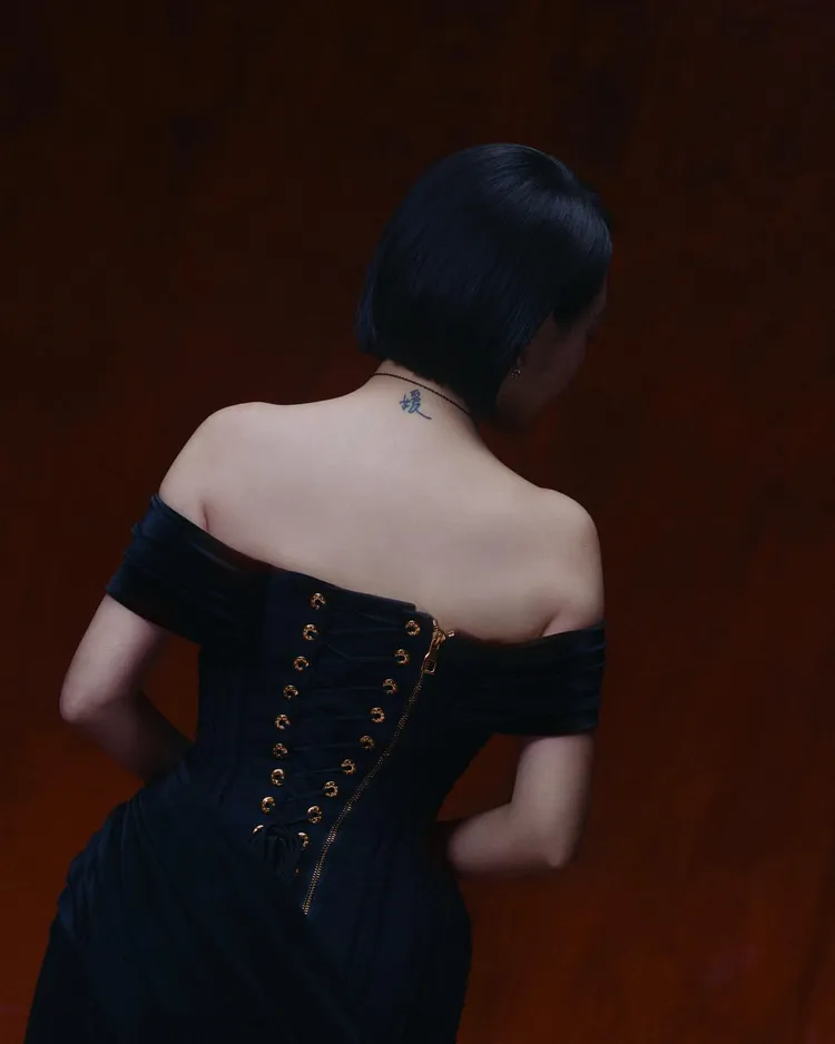 小S背上刺有「媛」字。翻攝IG