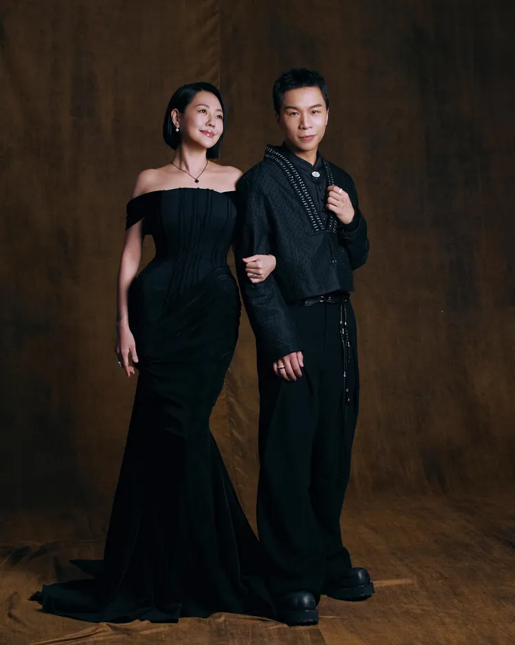 小S（左）與派翠克奪下大獎。翻攝IG