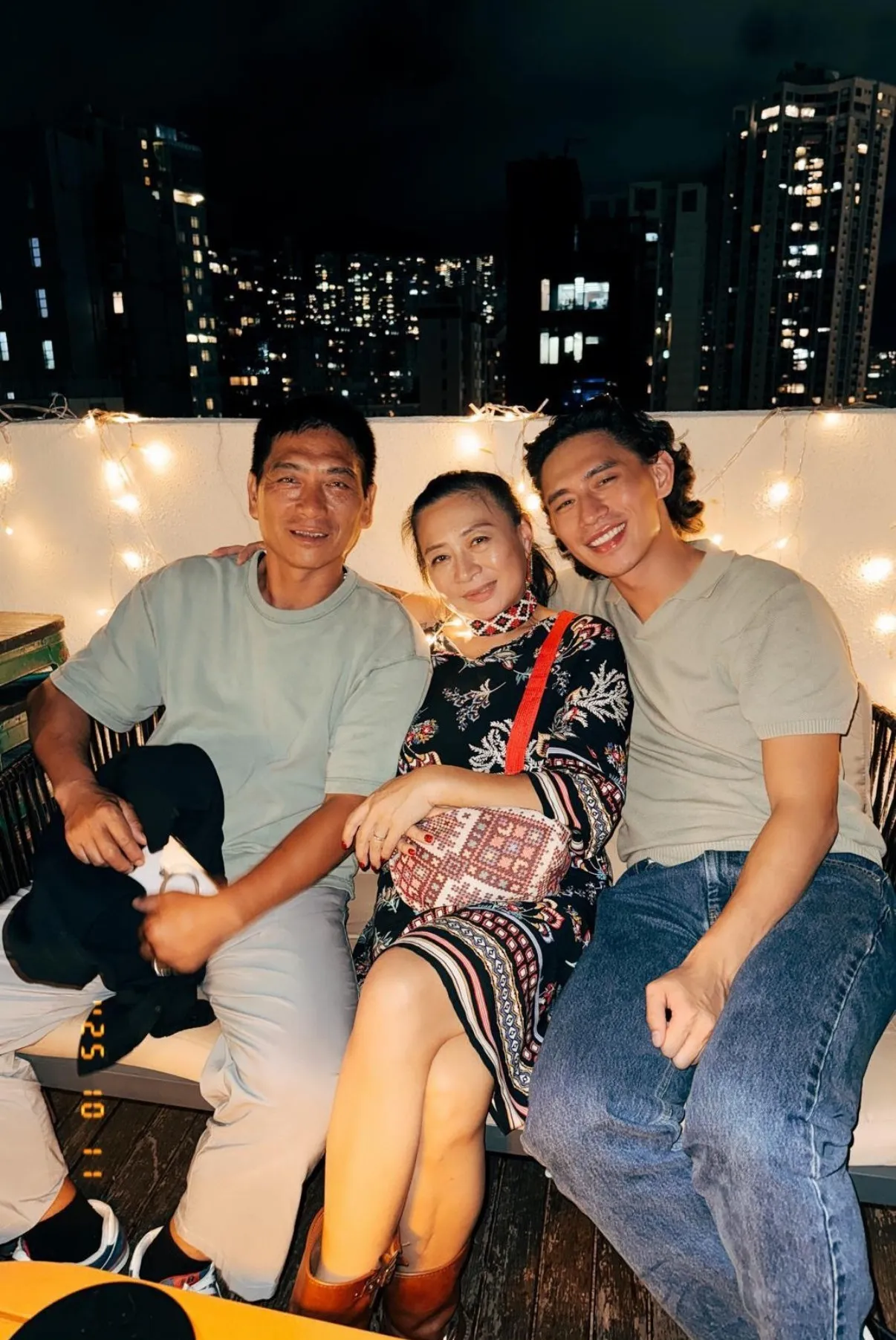 柏霖父母陪他到香港开唱。索尼提供