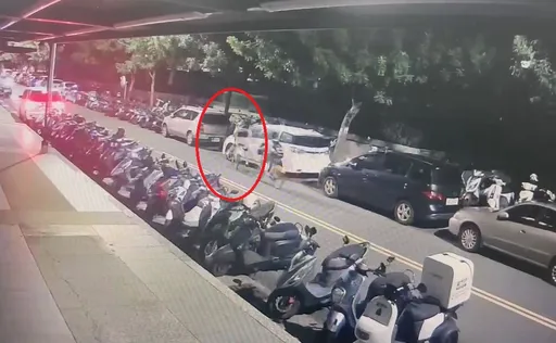單車少年擦撞路邊車輛 留字條被風吹走!警拼湊監視器找到人