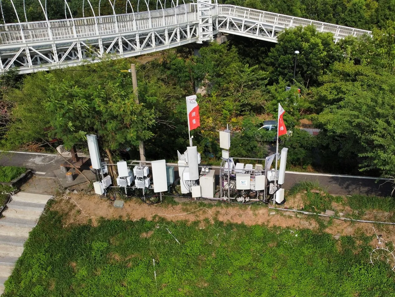 远传于台中、南投国庆活动会场提前设置及扩充超过百站临时站与既有基站,提供用户稳定流畅的通讯体验。远传提供