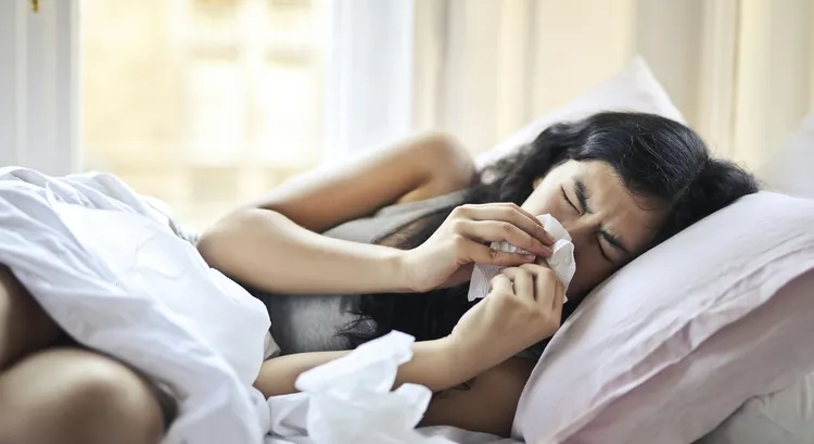 医学专家刘博仁提醒,入秋气温骤降后,流感、COVID-19与肠病毒接连活跃。示意图取自pexels