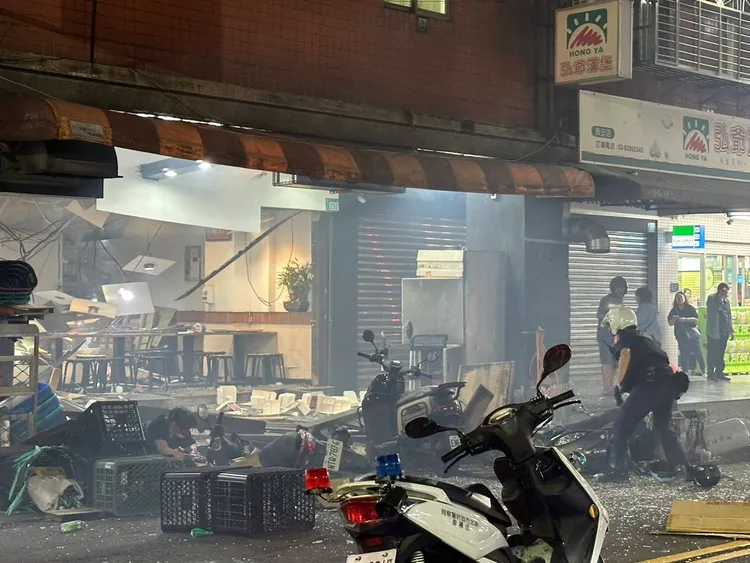 稍早火勢撲滅，共7人受傷送醫。翻攝畫面