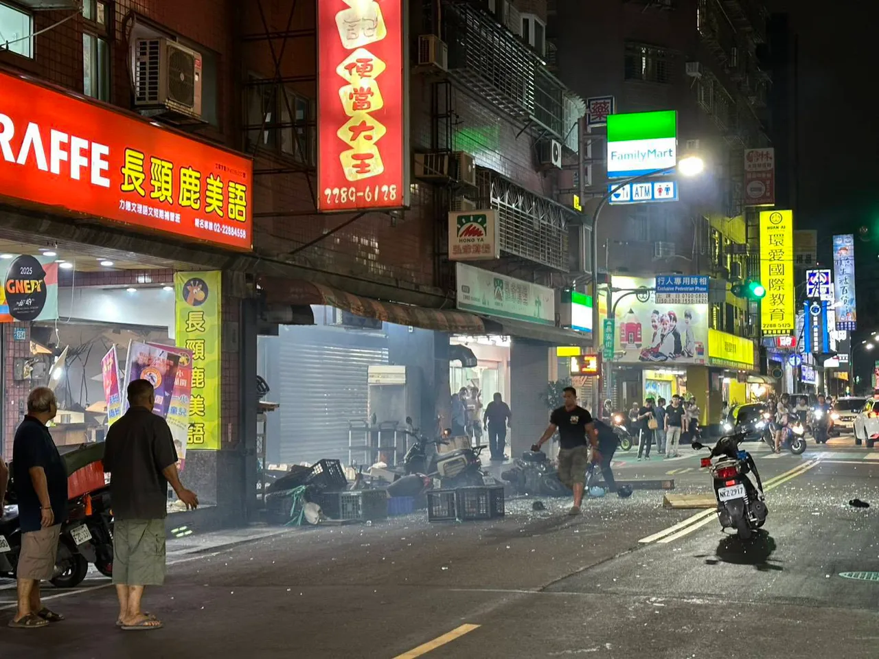 发生气爆的自助餐店。翻摄画面