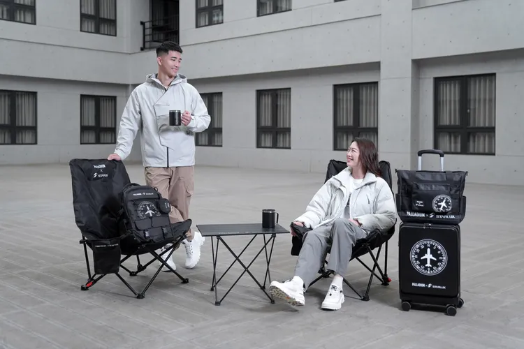 星宇航空機務人員以PALLADIUM服飾自在切換愜意下班生活。品牌提供