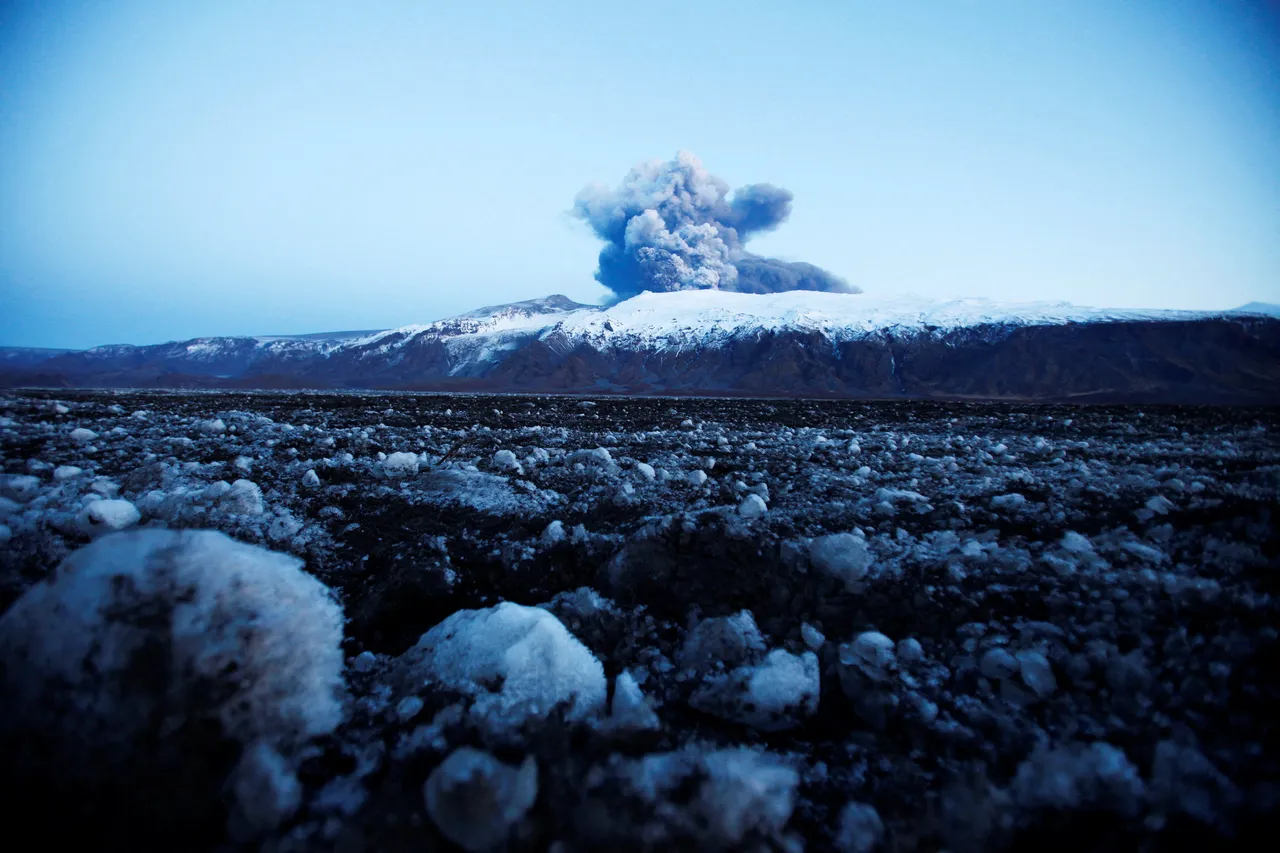 冰島噴發的火山。路透社