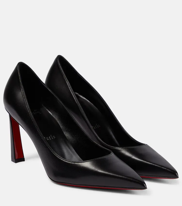 林予晞搭配的Christian Louboutin Condora高跟鞋。品牌提供
