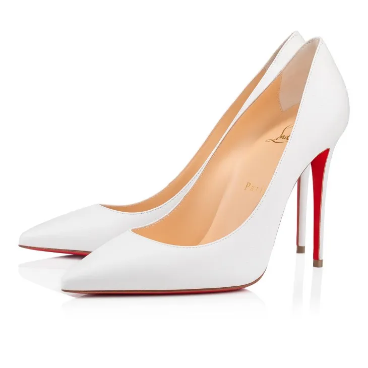 杨谨华搭配的Christian Louboutin经典Kate 100白色跟高鞋。品牌提供