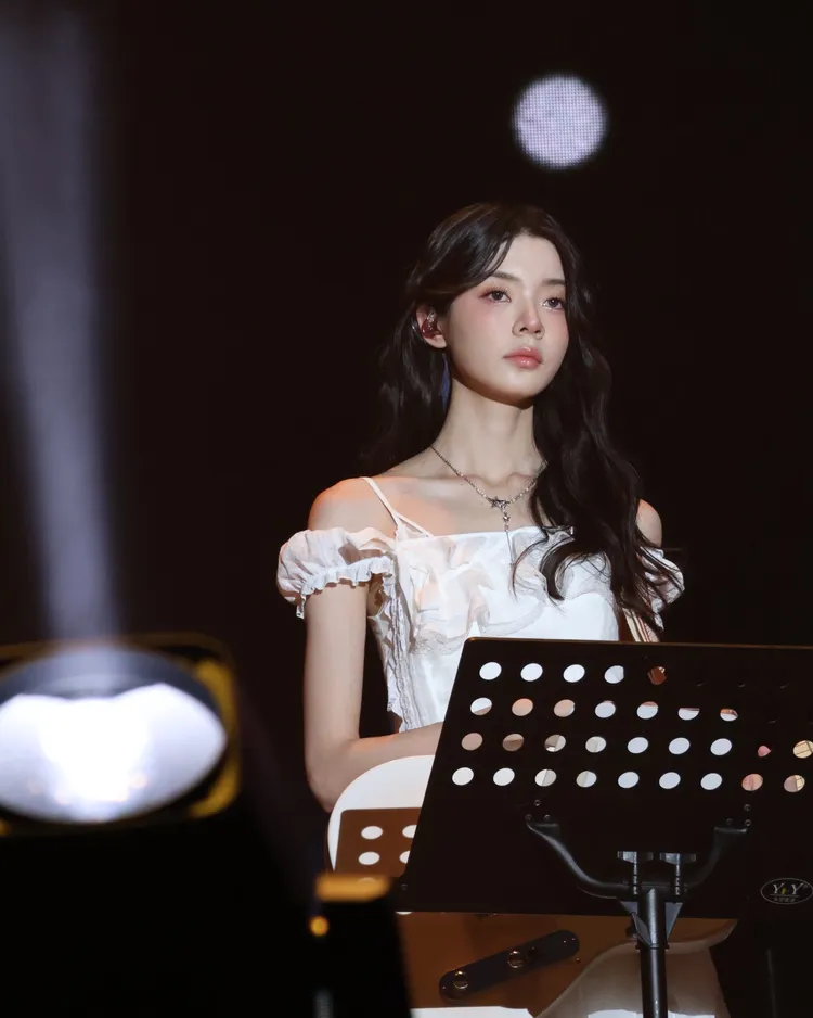 裴安外型亮眼，自幼學習古典鋼琴，還考過英國皇家鋼琴五級檢定。鮪魚肚影音提供