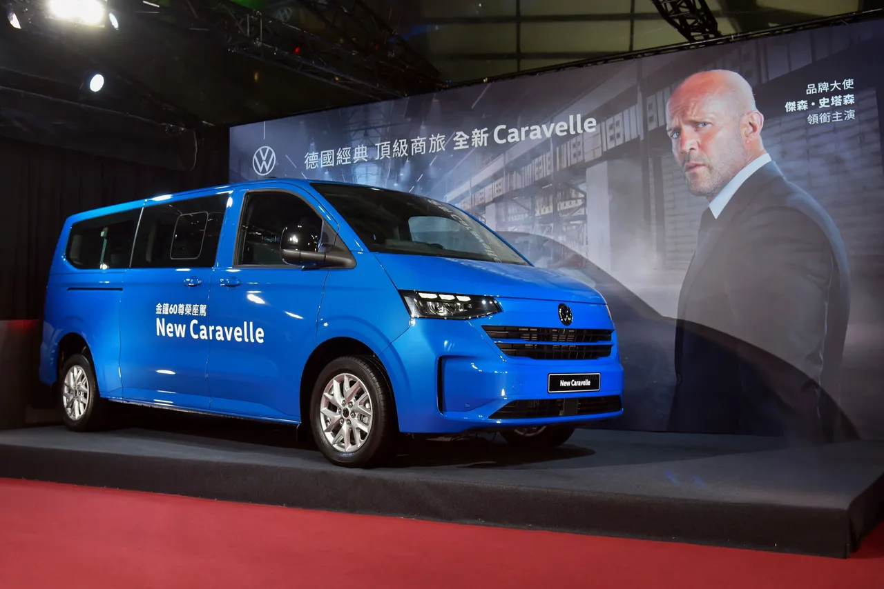 新世代Caravelle承袭Volkswagen家族化设计语汇,超过三公尺的乘坐空间,兼顾舒适与灵活机能。业者提供