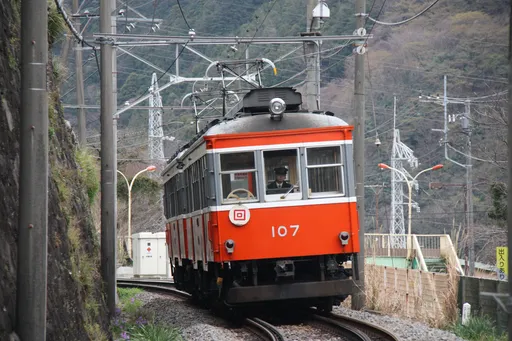 「鬼滅時代」就開始運行!日本現役最老電車宣布退休