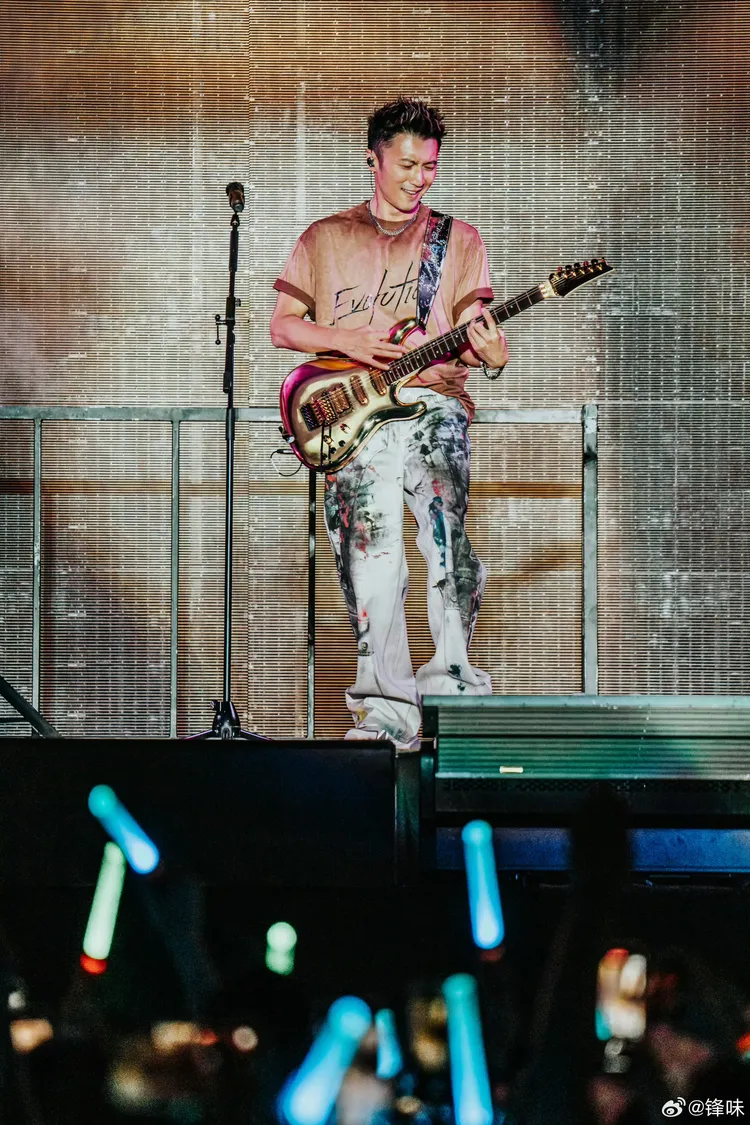 謝霆鋒日前於重慶開唱。摘自微博