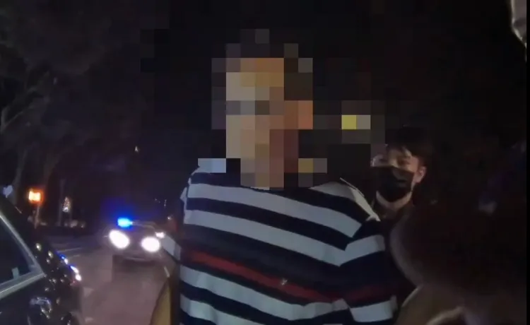 邱男坦承邊開車邊吸毒，猶如移動炸彈，所幸此次失控撞向路邊汽機車，並無人受傷。翻攝畫面