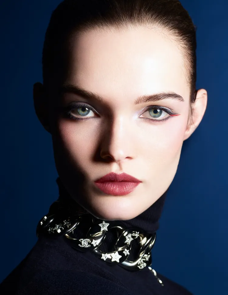 2025香奈兒聖誕限量彩妝系列。品牌提供