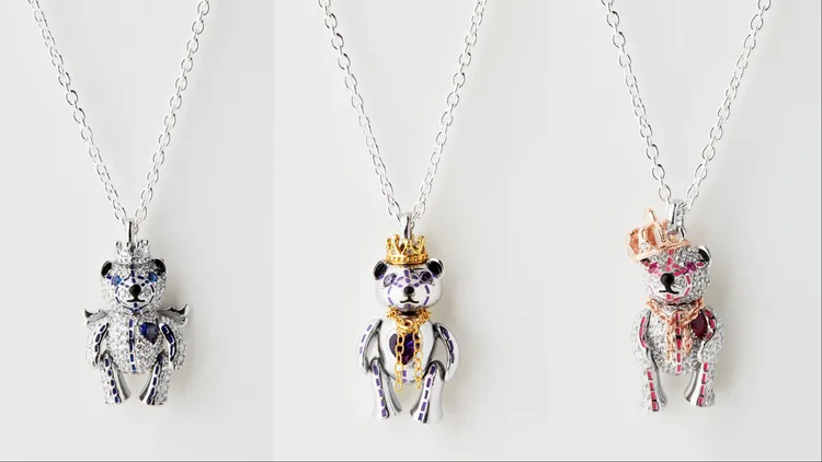 Lucy's經典純銀寶石小熊項鍊系列 滿鑽天使小熊（左起）9800元、愛心小熊紫水晶6980元、滿鑽皇家小熊9800元。品牌提供