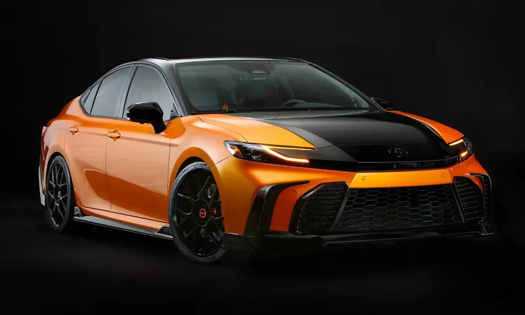 Toyota在SEMA车展中为Camry推出一款名为「GT-S Concept」的特仕概念车,希望透过这款作品为车系注入更多运动气息与造型张力。原厂照片