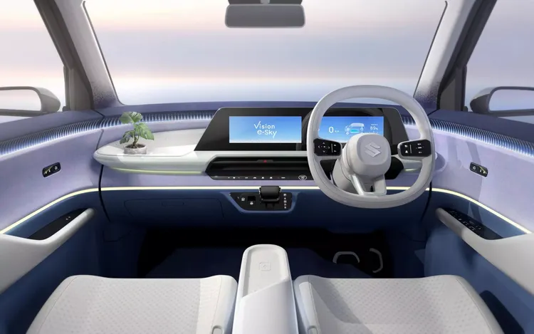 Vision e-Sky採用極簡未來風座艙設計，橫貫式數位儀表搭配方形方向盤與懸浮中控介面，並在副駕位置巧妙設計可放置小型植物的空間，展現輕鬆愜意的生活氛圍。原廠照片