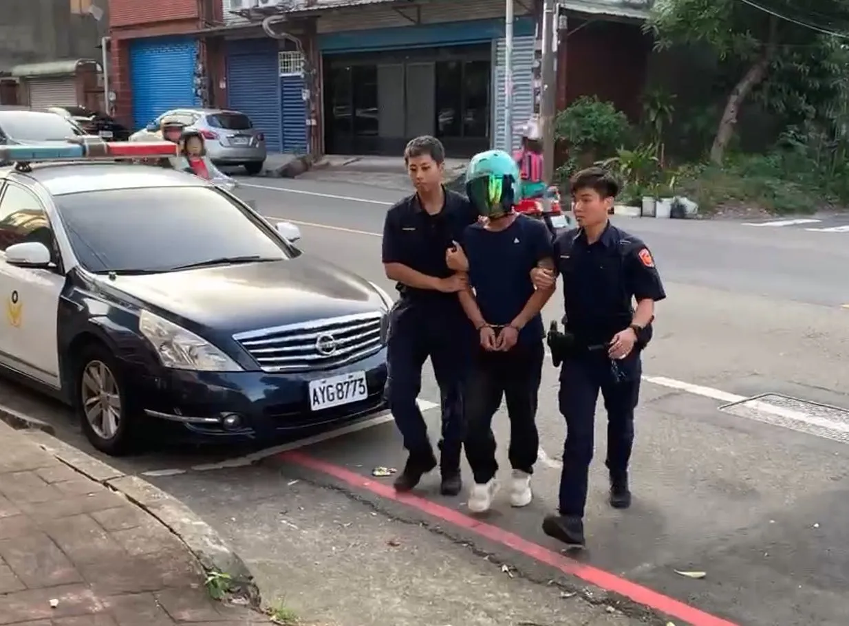 逮捕越南男子送办。龟山警分局提供