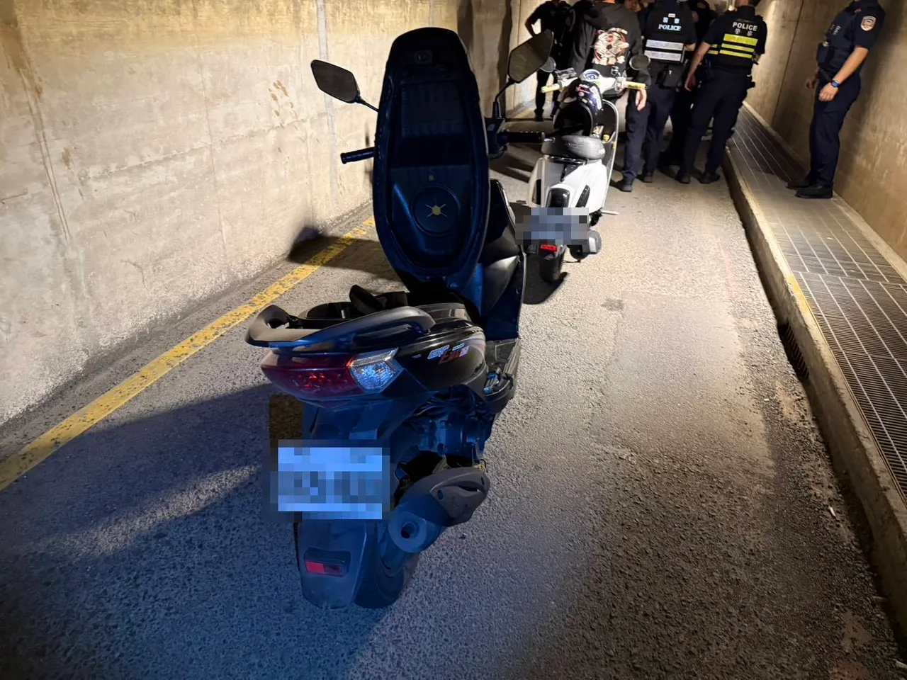 桃警于富国路段陆桥涵洞查获群聚危险驾车。翻摄画面