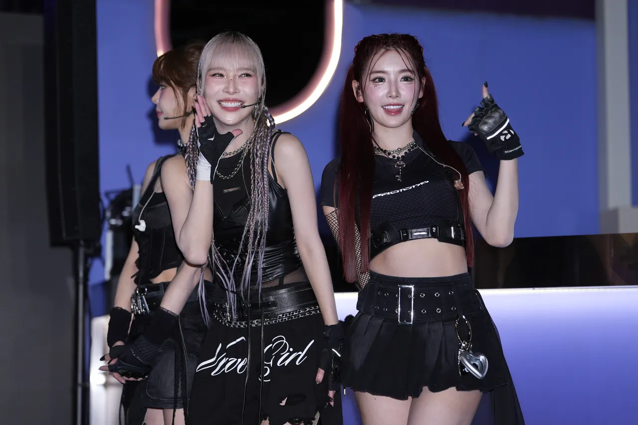 女团「LUVSSI」没有禁爱令。彭欣伟摄
