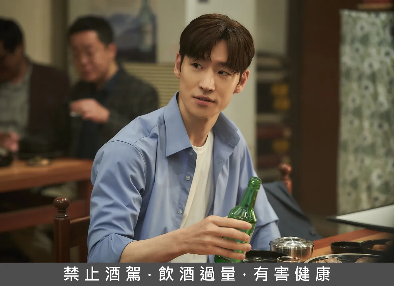 李帝勋戏外不太喝酒,曾灌下1平烧酒后不省人事。车库娱乐提供