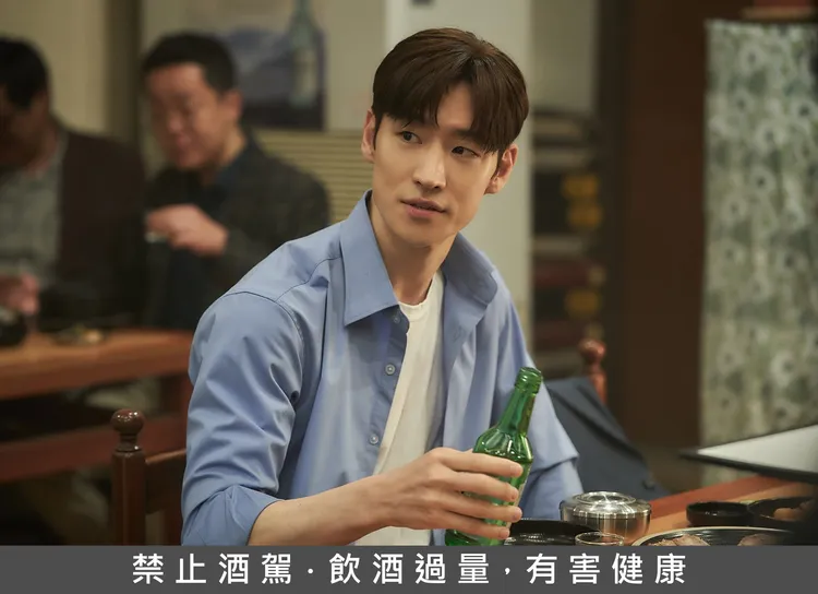 李帝勳戲外不太喝酒，曾灌下1平燒酒後不省人事。車庫娛樂提供