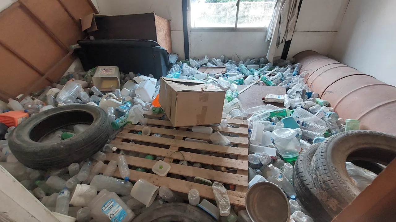 高雄市搜救犬驯养中心训练空间,模拟各式倒塌现场,以进行人命搜救。凃建丰摄