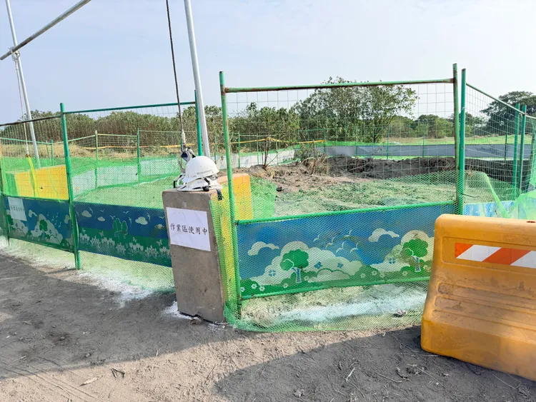 目前廚餘坑已覆土。民眾提供