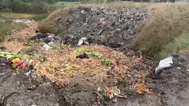 文山掩埋場先前廚餘以露天方式傾倒。翻攝何文海臉書