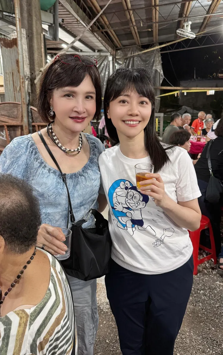 黃香蓮71歲仍保養得宜。翻攝高嘉瑜臉書