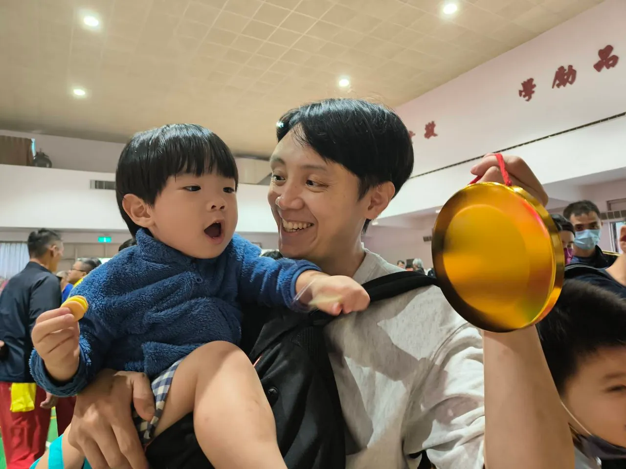 神将文化祭摊位及抽奖活动热闹滚滚,由于奖项丰富,吸引大小朋友热情参与。公所提供