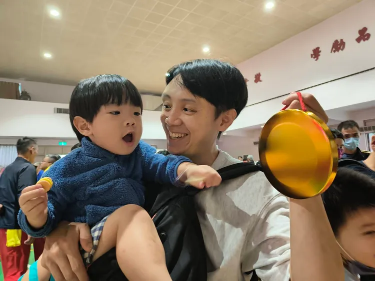 神將文化祭攤位及抽獎活動熱鬧滾滾，由於獎項豐富，吸引大小朋友熱情參與。公所提供