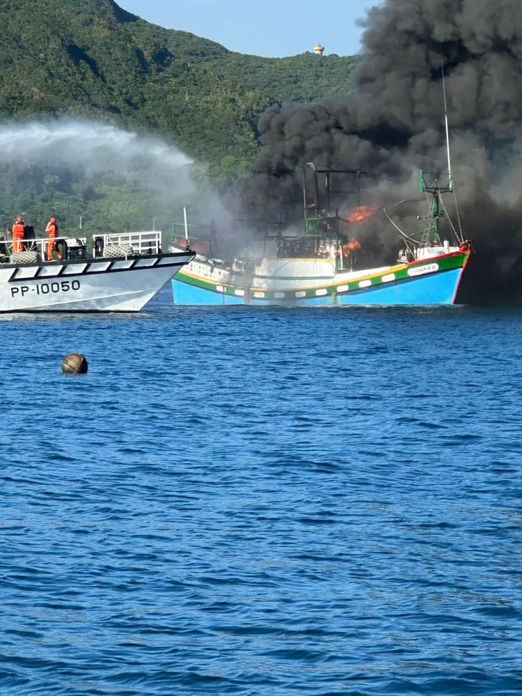 警消獲報後立刻派員到場進行救援。翻攝照片