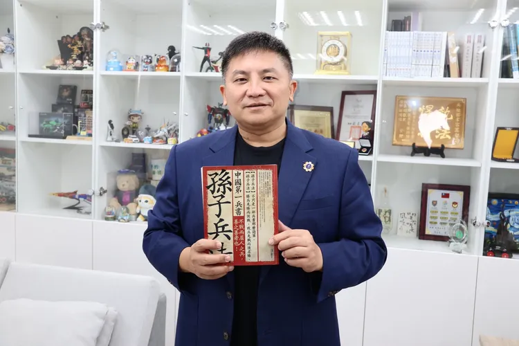 吳宗憲受訪笑稱，最喜歡的書是《孫子兵法》。莊宗達攝