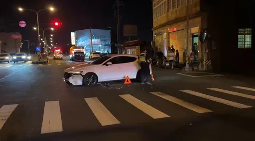 騎微型二輪電動車闖紅燈挨撞 苗栗15歲少年腿部骨折