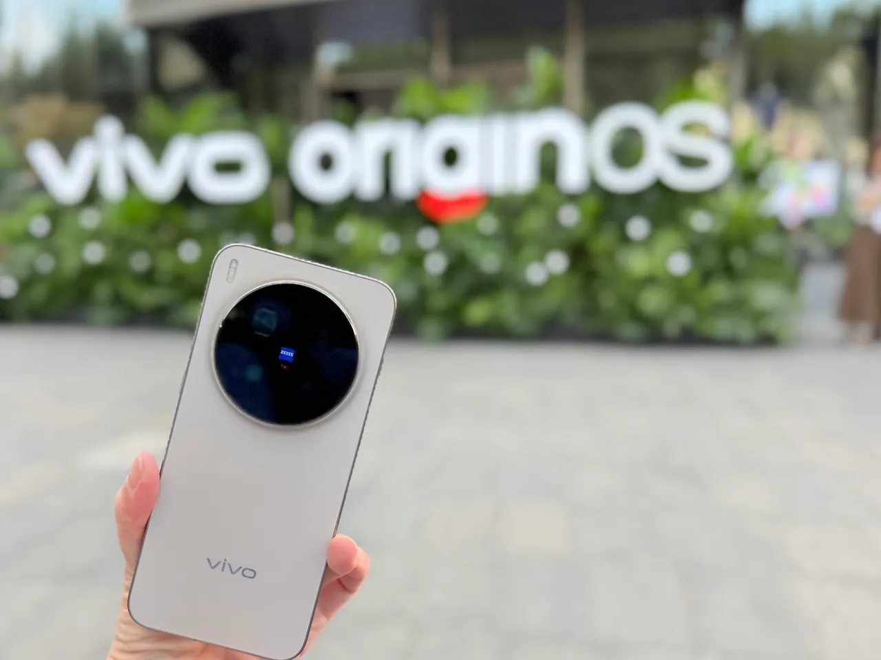 vivo X300系列为首款搭载OriginOS 6作业系统。赵筱文摄