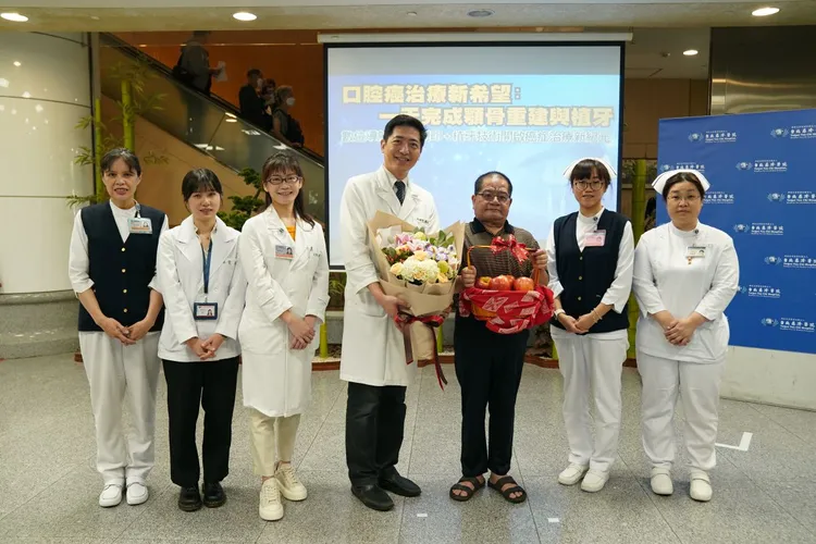 台北慈濟醫院完成「Jaw in a Day(一日顎骨重建手術)」手術幫助口腔癌病患。台北慈濟提供