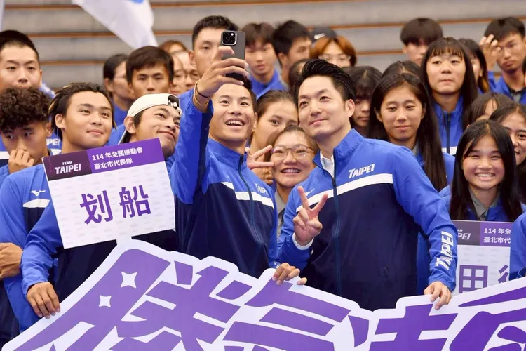 蔣萬安出席全國運動會臺北市代表隊授旗典禮。北市府提供